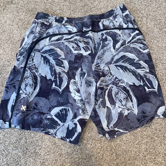 Mens Lululemon shorts! - Picture 2 of 3